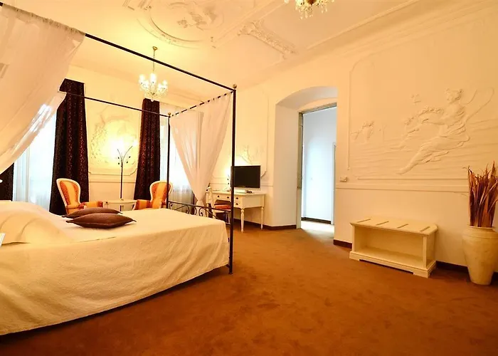 Boutique Kastel 모토분